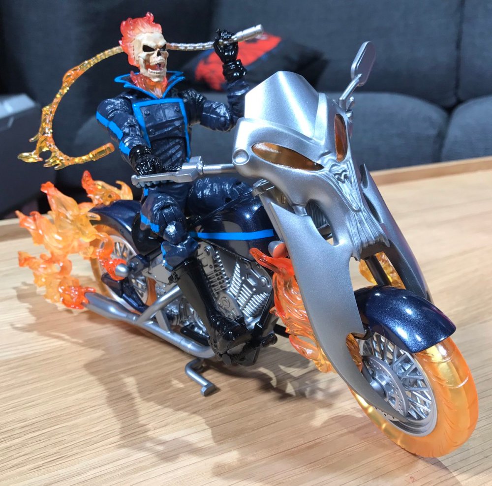 Marvel-Legends-SDCC-2017-Ghost-Rider-Figure-and-Motorcycle